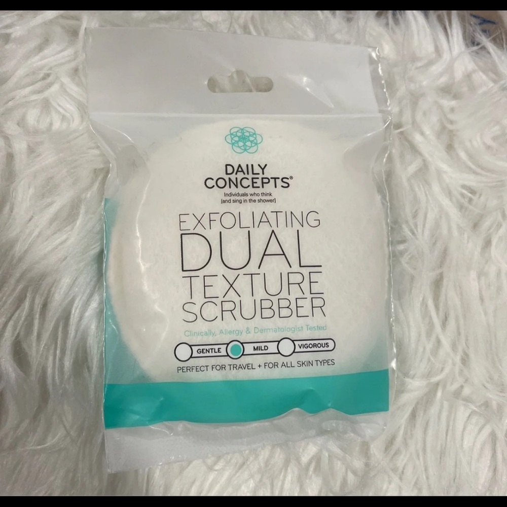 Daily concepts exfoliating dual texture scrubber